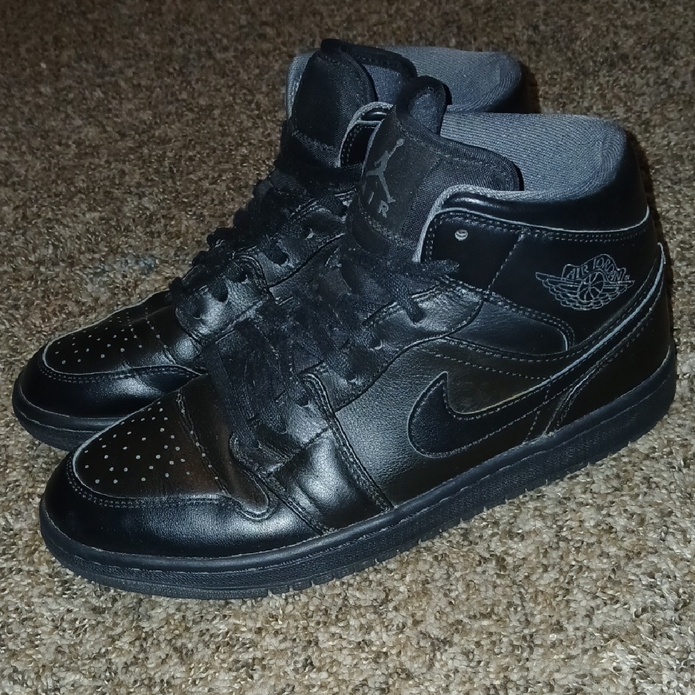 Mens Nike Jordan 1 Mid Triple Black Sneakers Sz: 8